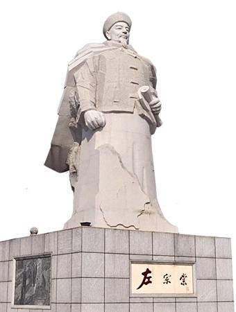 1878 年初，西征大军一路追剿，竟在新疆腹地撞见五千多张 “洋面孔”。一查才明