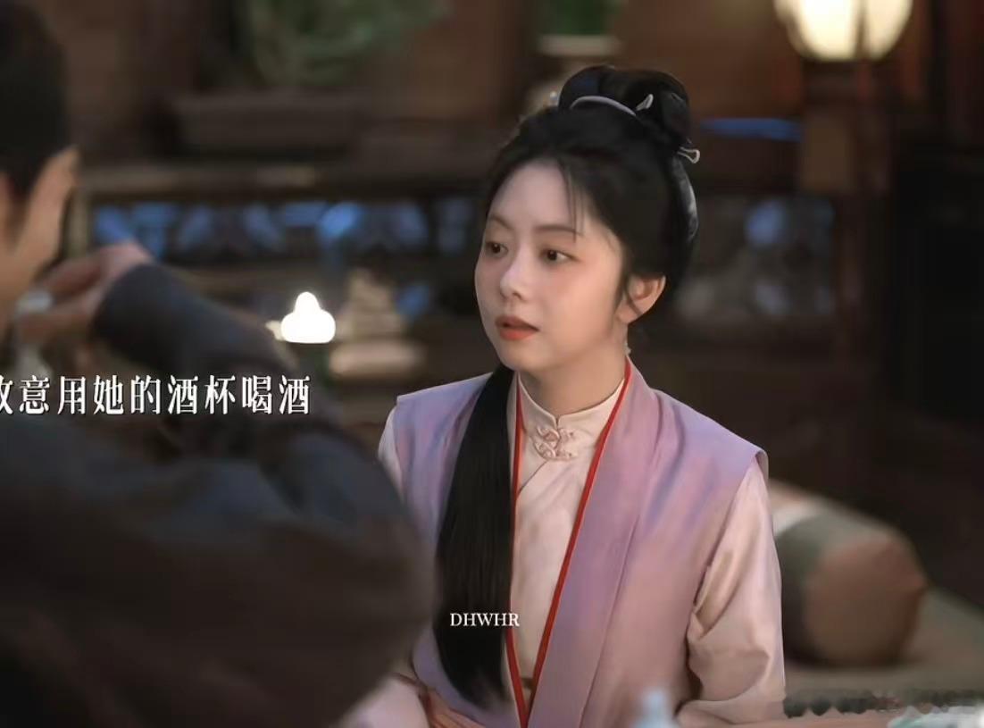 兰香如故酒杯吻兰香如故大爷装都不装了 简简单单的一个动作，胜过千言万语，没有过多