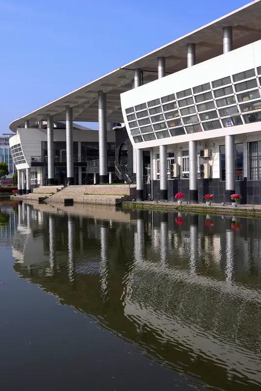 宁波工程学院将更名为宁波理工大学，这近乎成了半官宣的既定目标，它也是宁波推进高教