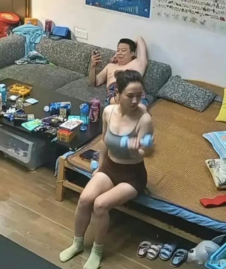 大哥你硬是一点危机感都没有啊[吐舌]