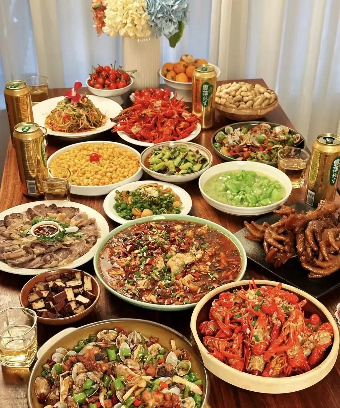 广州媳妇拍视频说婆婆每年冬天来住三个月，每周五准时把大姑姐一家四口空投到她家饭桌