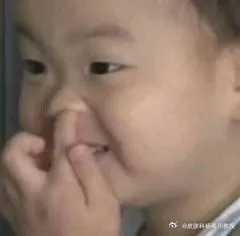 #看似干净其实很脏的行为# 除了棉签挖耳朵，徒手抠鼻屎也算一项。抠鼻屎的唯一好处