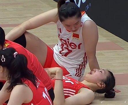 哭成了泪人。挫折是成长的必经之路，加油吧。中国女排止步世锦赛16强中国女排1比3
