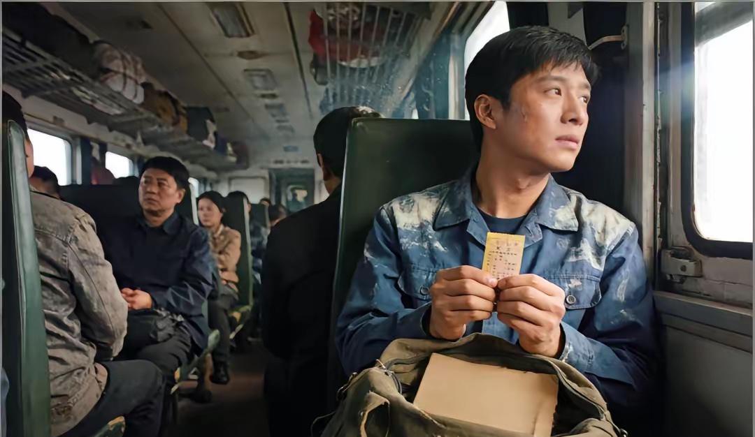 92年，我把卧铺票让给一个孕妇，她塞给我一个地址，说：小兄弟，半年后拿着这封信来