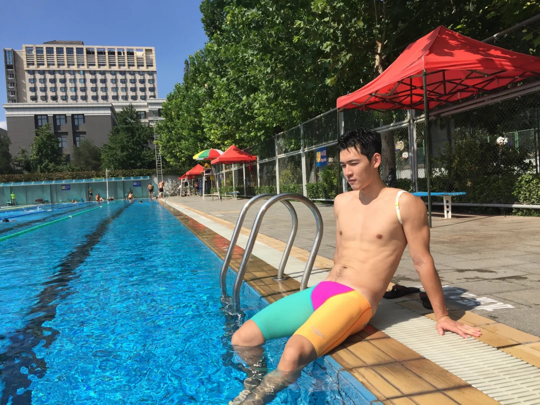 好热 进来一起游泳