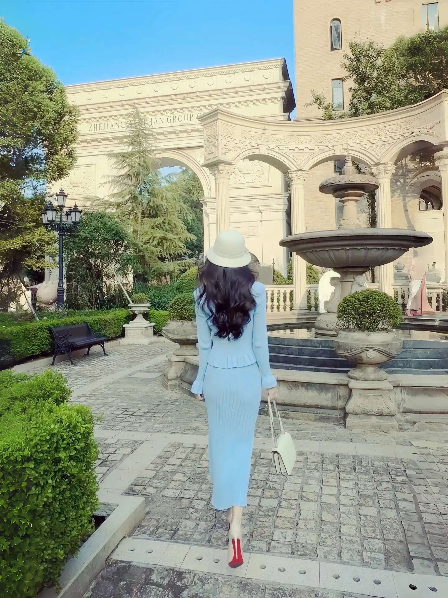 赵默笙在美国是悲伤颓废的，不是明媚的。