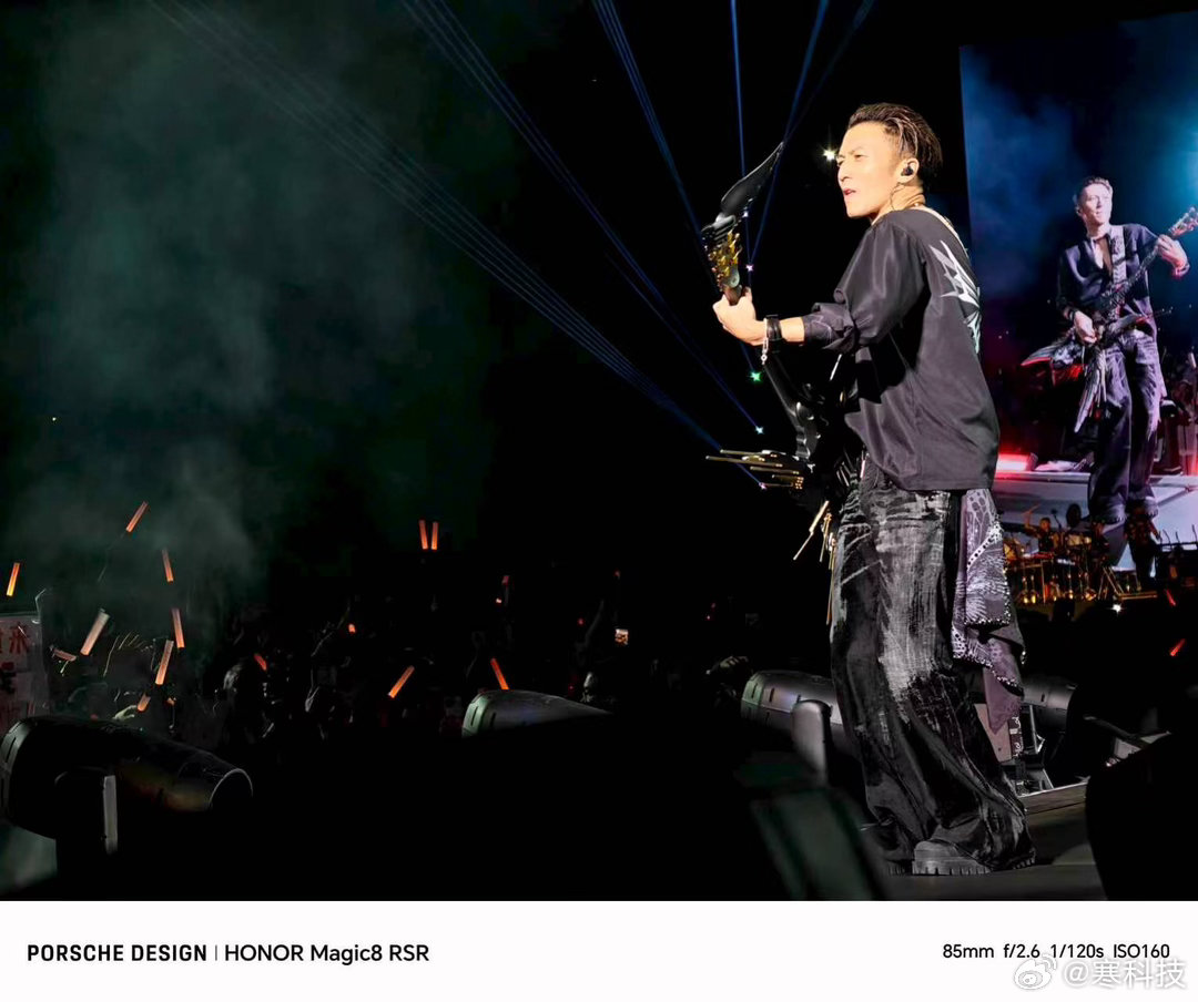谁还没被演唱会上拍的模糊照片气到过？还好，现在有荣耀Magic8，简直是为追星现
