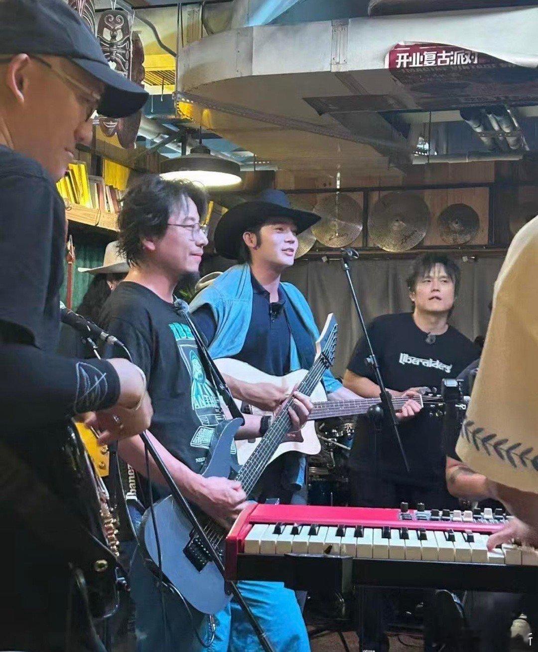 于适用一首好久不见回望音乐初心听谁在唱歌听谁在唱歌治愈之旅 太好哭！于适的歌声裹