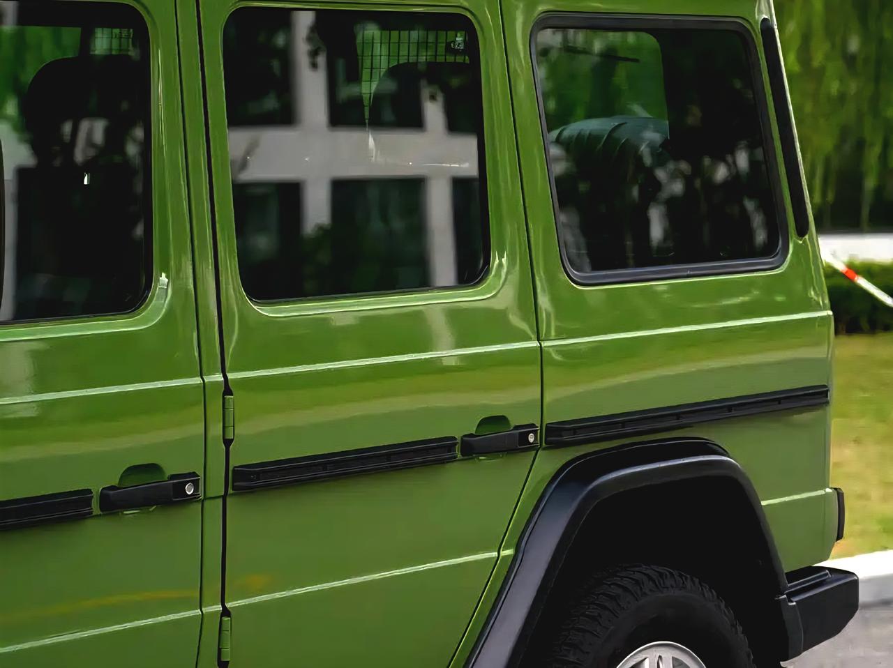 说实话，这台奔驰g能卖200万我也觉得有点儿夸张，但事实就是这样，因为这台车是天