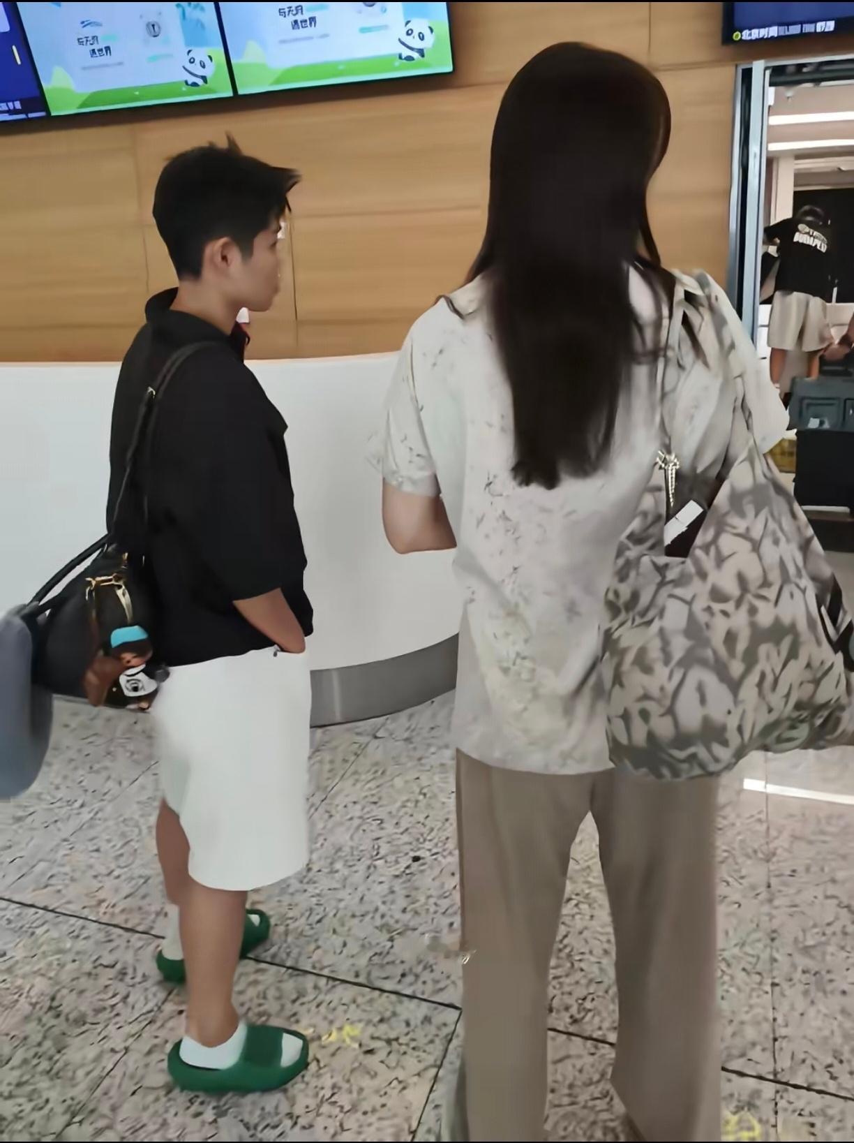 我老婆的袜子一高一低是有什么说法吗 