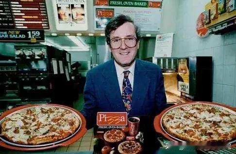 1992年，麦当劳的McPizza ​​​

对，你没看错，麦当劳一开始是卖披萨