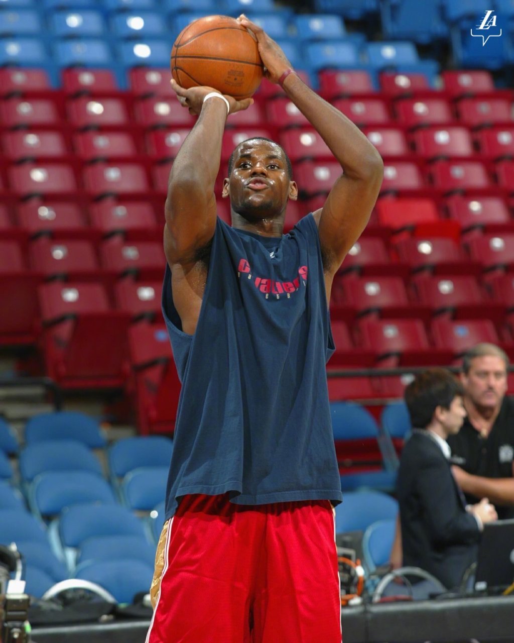 #詹姆斯生涯首秀20周年##湖人vs国王# 2003年10月30日-2023年1