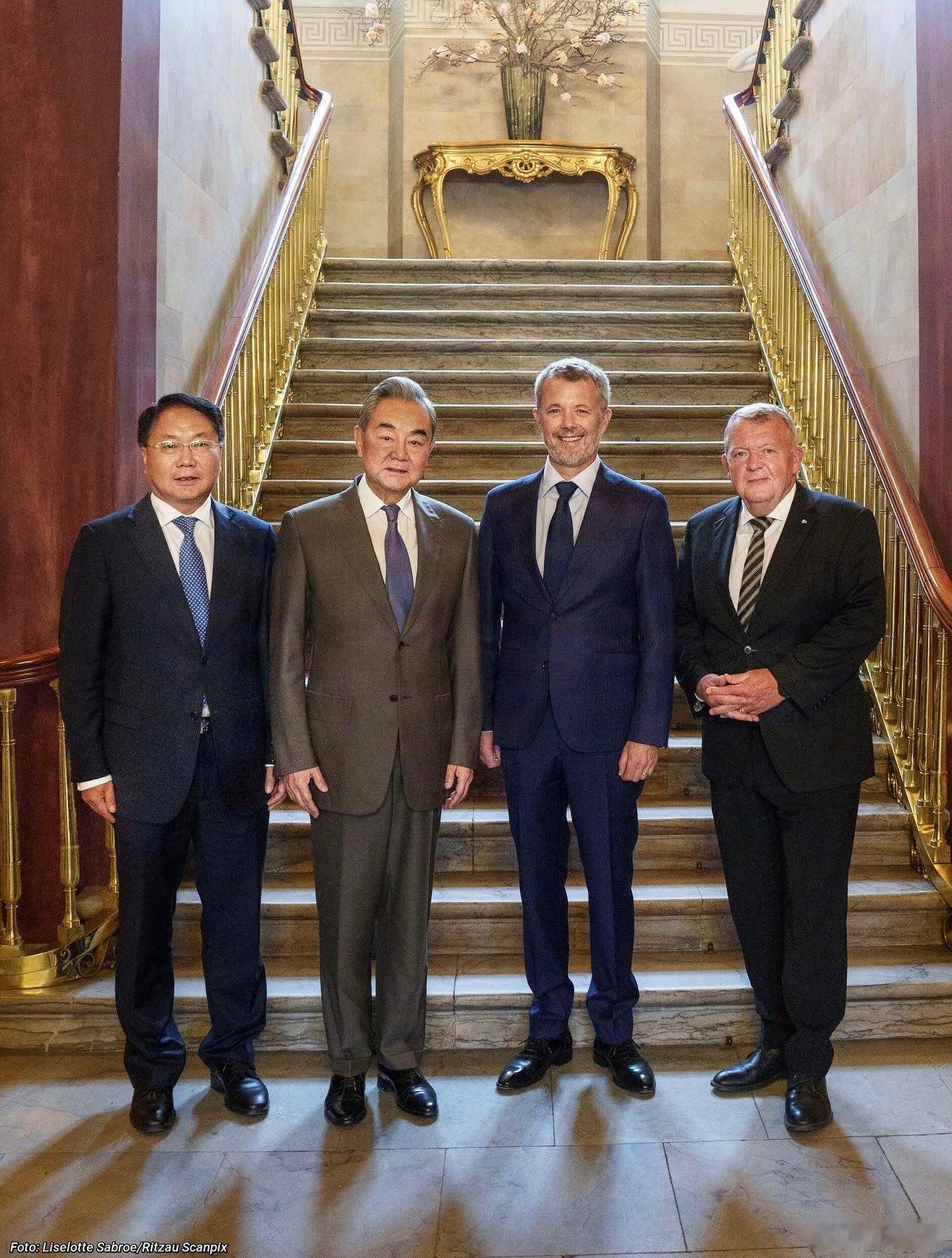 丹麦王室 🇩🇰7月3日，弗雷德里克国王会见中国外交部长王毅。世界各国王室丹麦