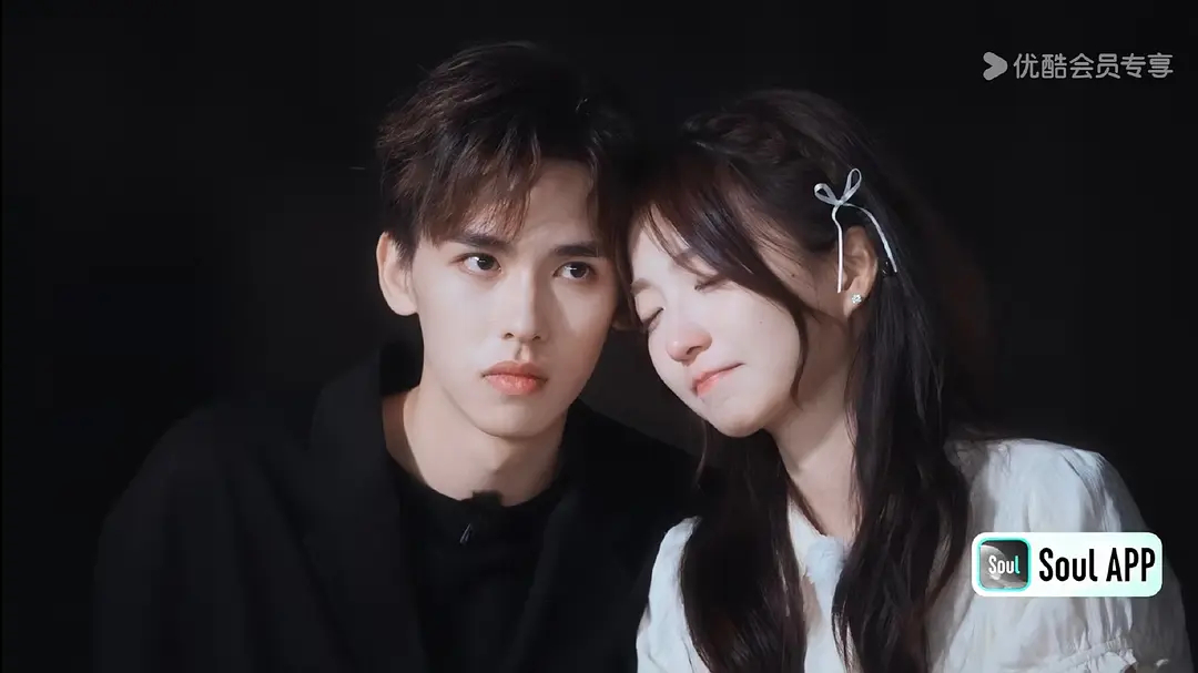 好萌好配，两个人还蹭头贴贴🥺 