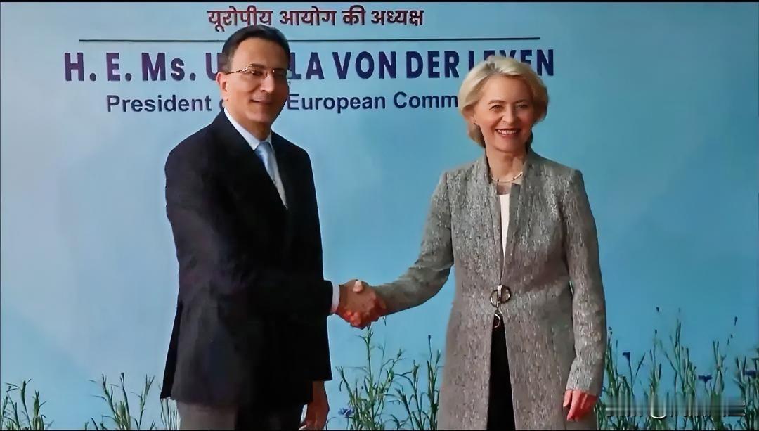 欧盟委员会主席乌尔苏拉·冯德莱恩抵达印度，号称将与印度签署历史性贸易协议。

美
