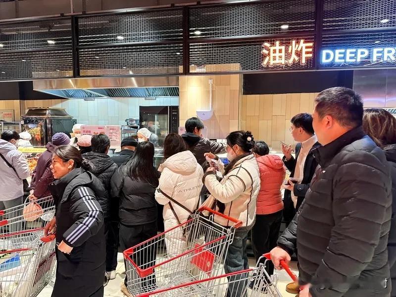 柴怼怼与胖东来代表了网络与实体，或者虚与实的争论，傻子也能看出来，没一点数据做依