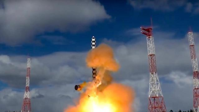 普京突然亮底牌，全世界都慌了，2月23日距离俄乌冲突正式爆发四周年就差一天，俄罗