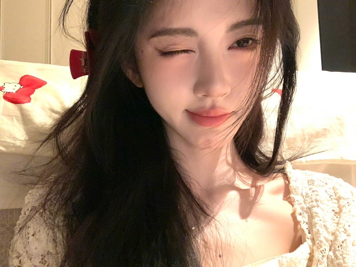 娱乐[超话]鞠婧祎蝴蝶结live图鞠婧祎九宫格自拍live ​​​啊啊啊啊好温柔