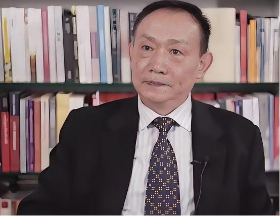 卢麒元这句话捅了马蜂窝。“养着上百万人，砸了上百亿，实战预判系统在哪？” 202
