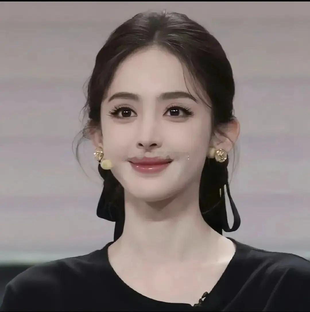 现役很漂亮，一眼就能抓住人眼球的大美女是AB娜扎鞠婧祎ab鞠婧祎娜扎，都好漂亮，