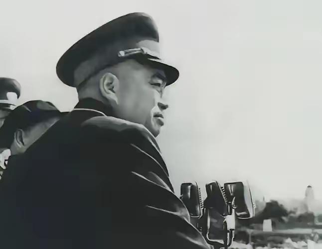 1948年，彭德怀的西北野战军刚拿下宝鸡，谁知，马家军的骑兵像疯了一样扑过来。更