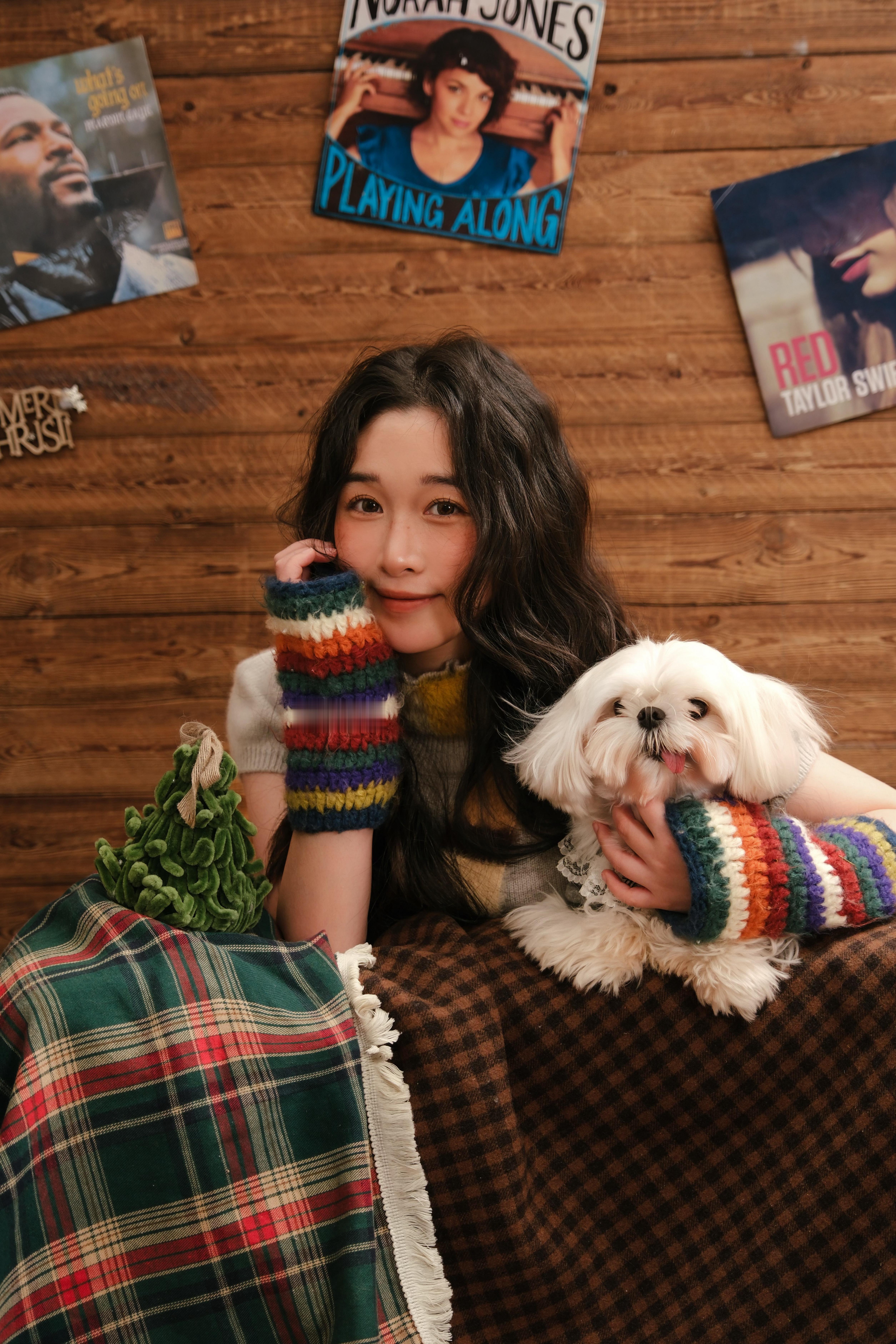 和小狗的圣诞写真 好喜欢🎄！ 