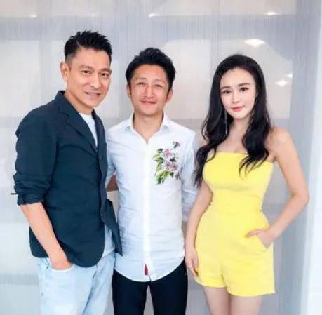 一次，主持人问冉莹颖：“你老公虽然是世界拳击冠军，也没必要冒着生命危险生三个男孩