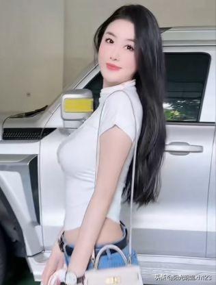 最好的爱
最好的爱是不打扰，
也不放弃给自己一份尊严
给对方一份尊重
理智的爱一