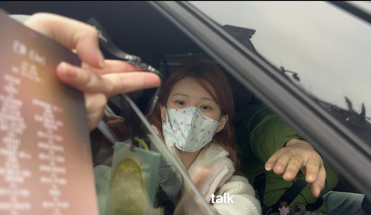 人人都能偶遇，凭什么本宫遇不到！全世界都在偶遇我的闺蜜！赵露思偶遇粉丝...