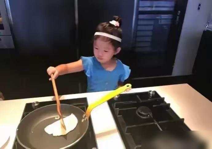 大S尸骨未寒，汪小菲一句“老婆我好想你”，转头却秒删，张兰更是直言她是“杀猪盘”