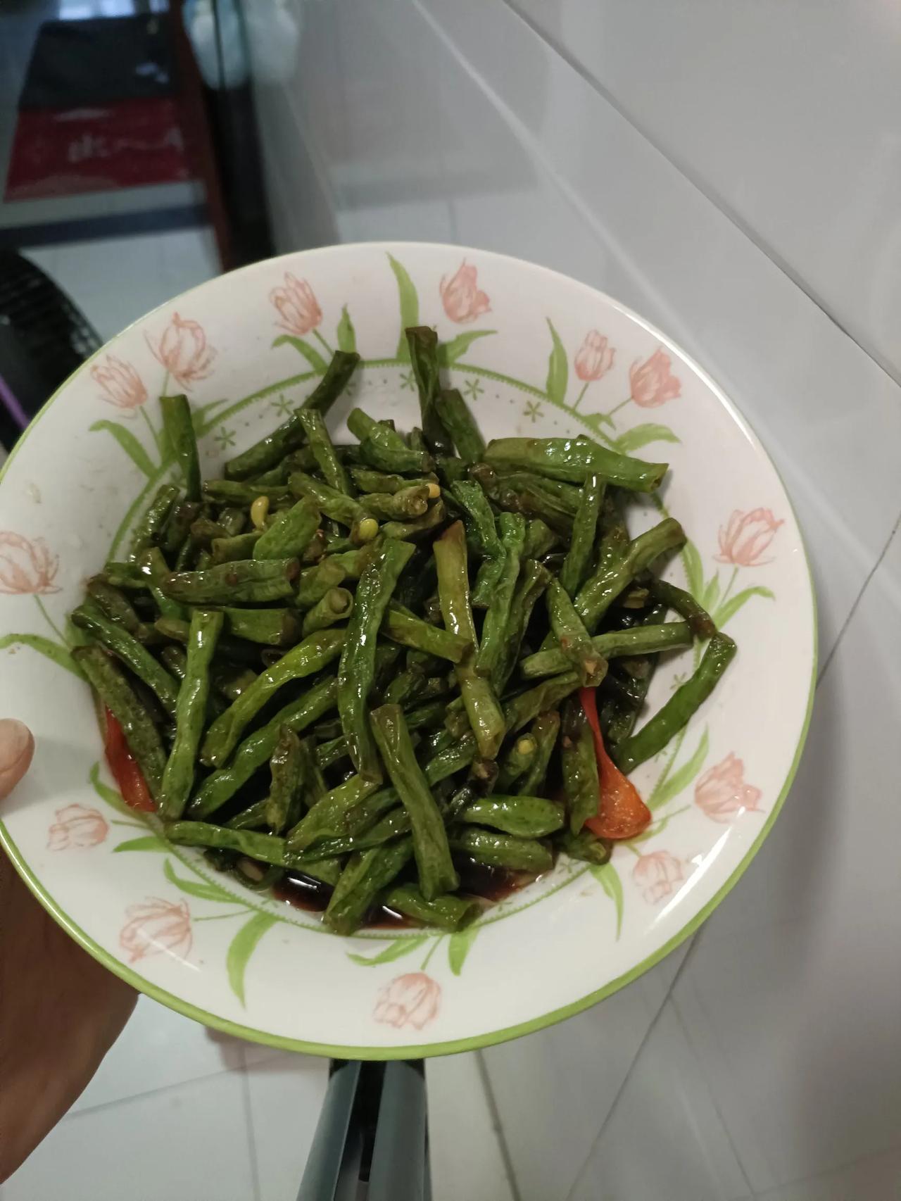 买菜也是要跟着节气走。
立秋以后很多菜都好老，

炒好久都炒不熟，
同样的菜，