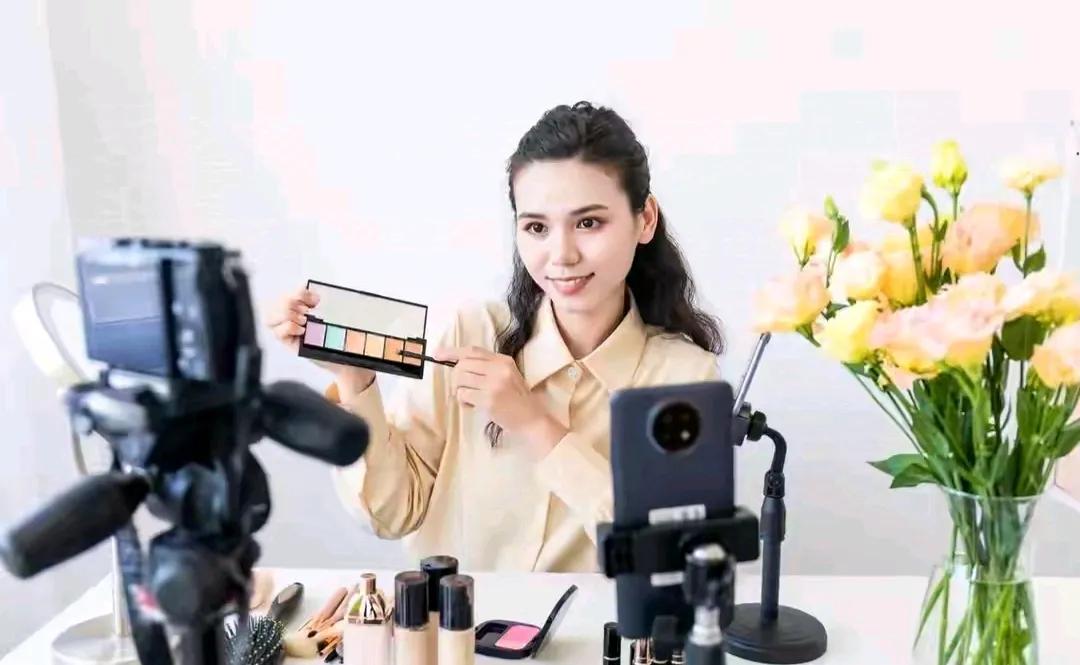 网络直播成了新职业，谁还去干实业?全民网上要饭？网络直播：虚拟世界的真实情感
