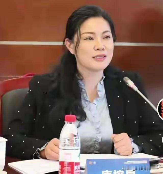 曾是大年三十坚守抗疫一线的“穆桂英”，以担当收获赞誉；亦是执掌民生重权的南昌“美