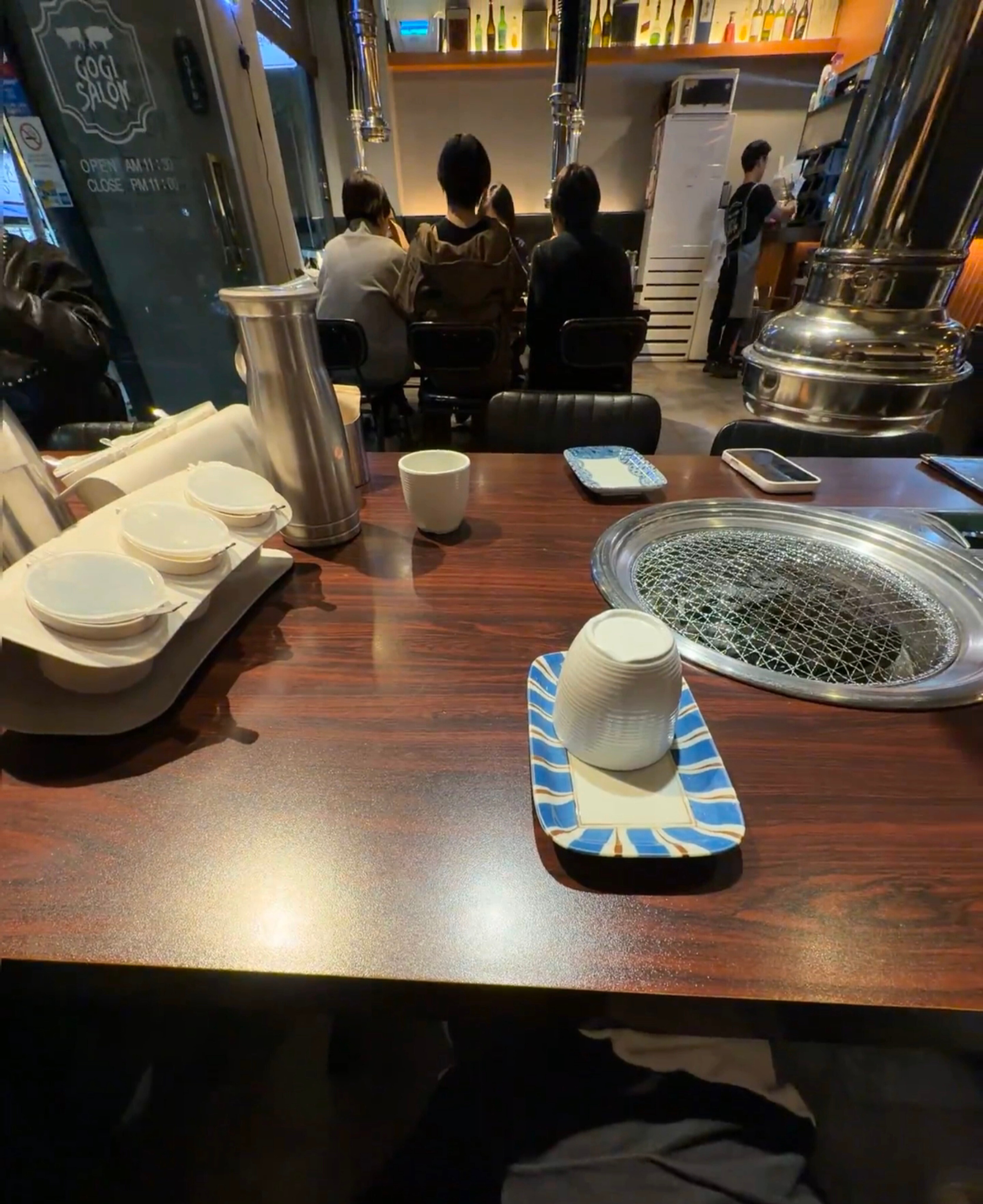 王橹杰左奇函陈奕恒韩国晚上吃烤肉🍖🍖 