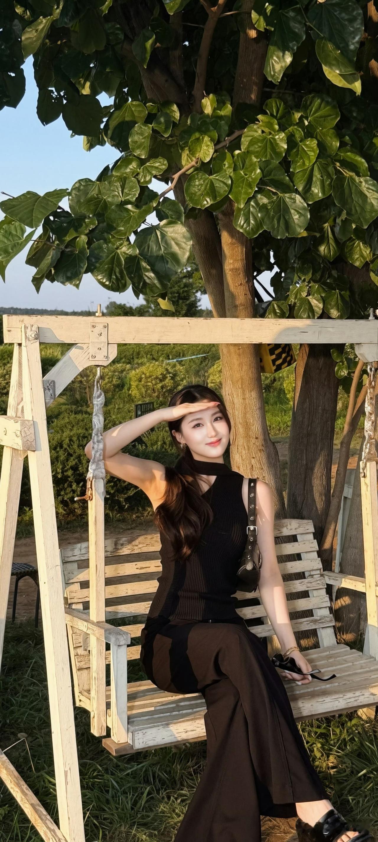 不知前方的途中，有多少奔波，却依旧有几分期待，人间未看的风景。