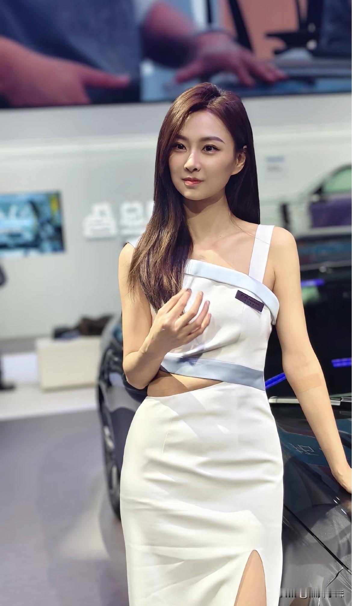 女生如何穿搭看起来时尚更有品味呢