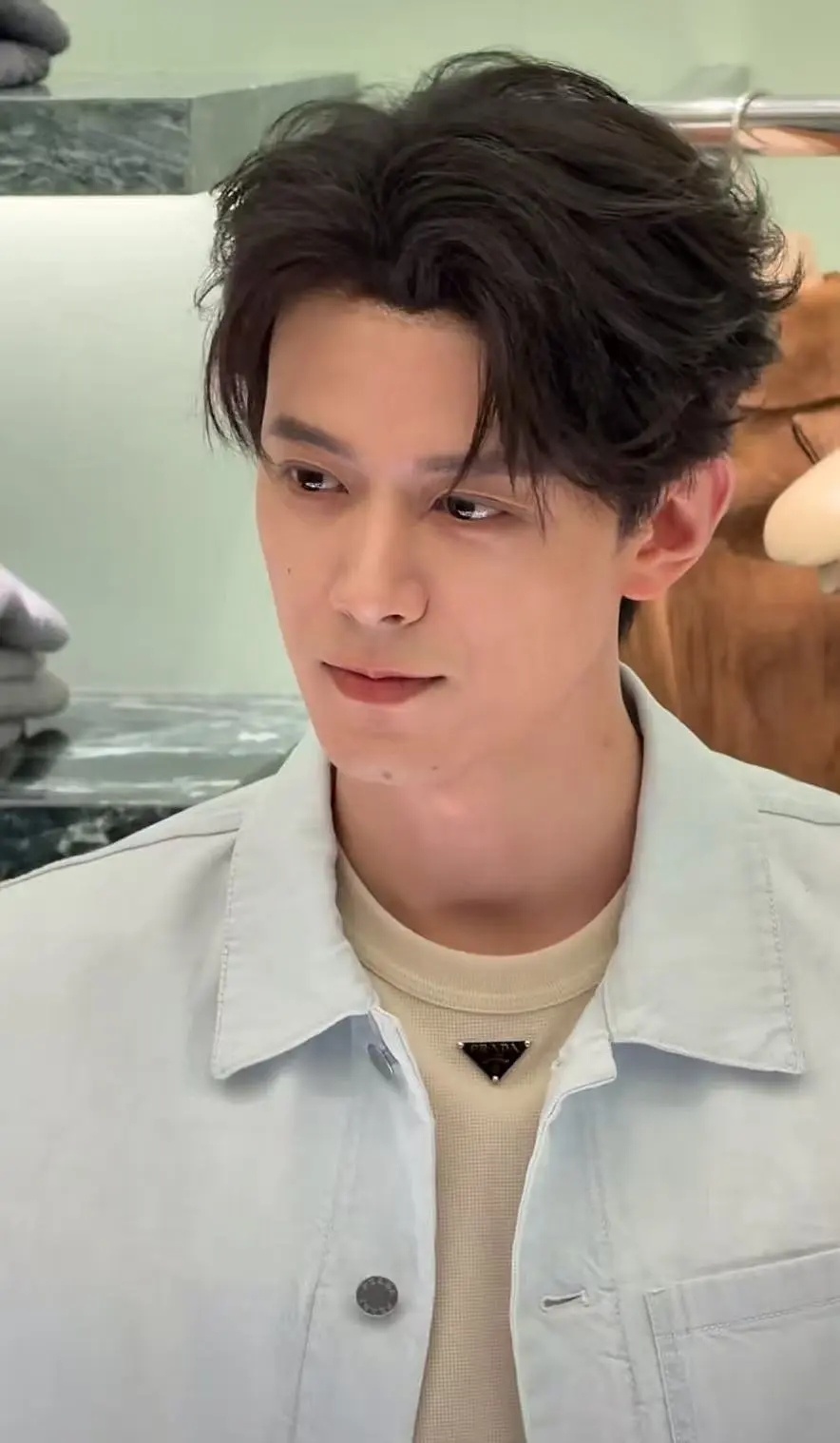 邓凯今日prada线下什么水平？是不是不如剧里？ 