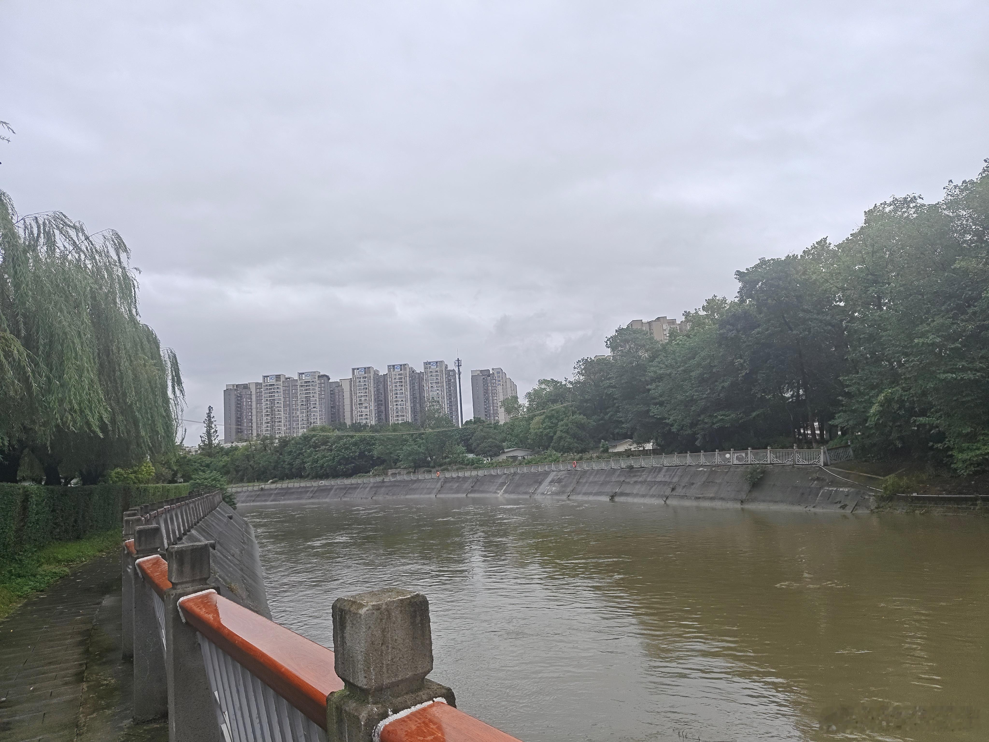 拉风的衣服需要风的托举！ 明星价值 缩水 ​​​