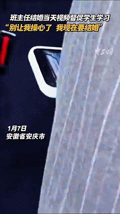 笑不活了，这新郎火上新华社了！近日安徽安庆，新郎手捧着礼花站在新娘家楼下，正准备