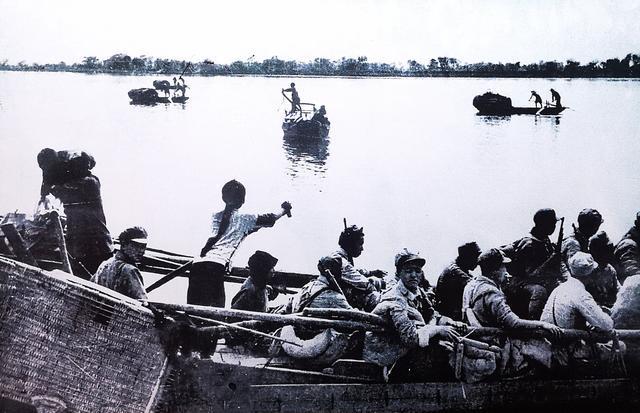 1949年，一个红军叛徒大摇大摆走进江西万安区政府，以老党员的身份大言不惭地提要