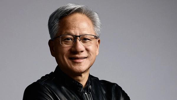 英伟达CEO黄仁勋在员工大会上放出“狠话”：面对AI浪潮，宁可多花点“冤枉钱”，