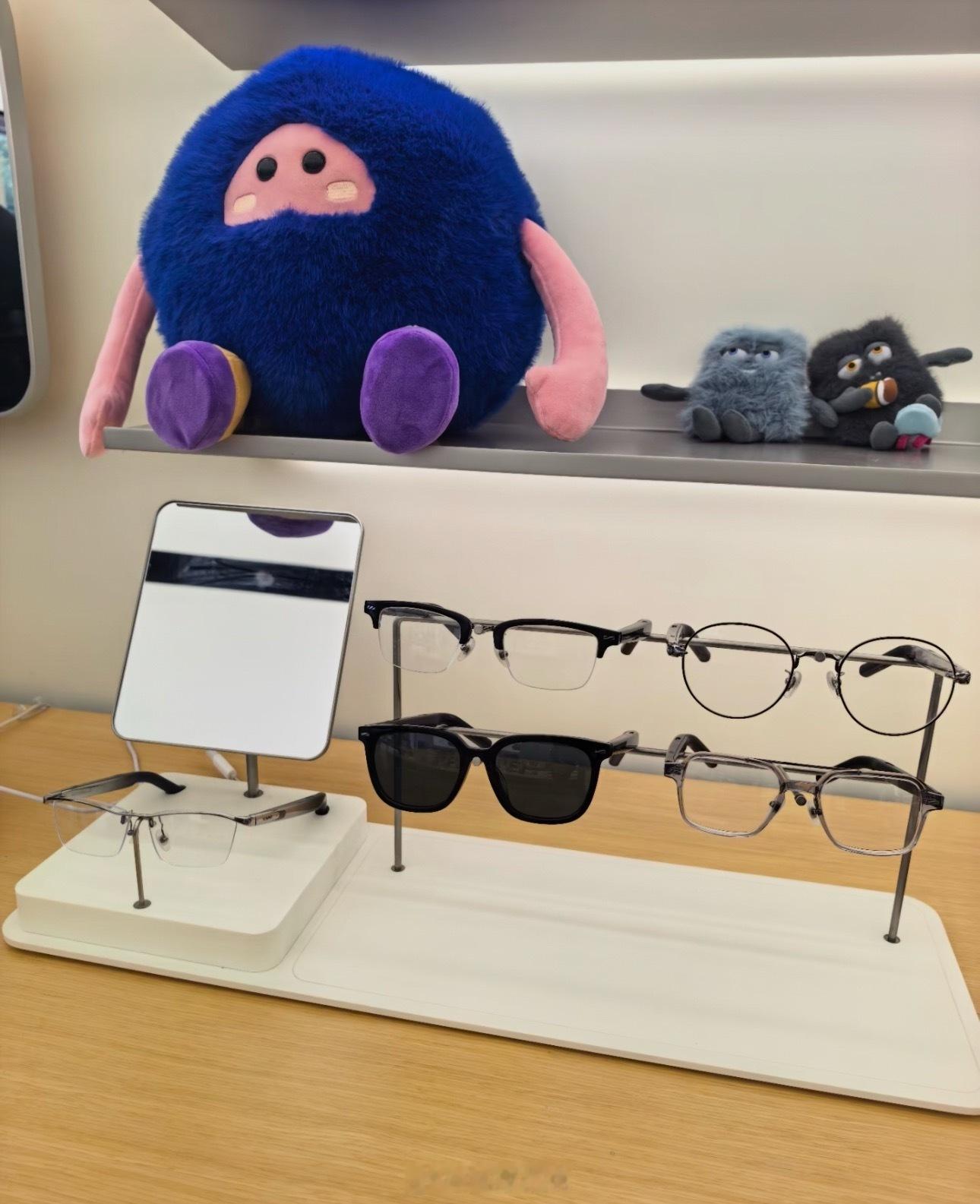 华为AI眼镜即将发布官宣了。能拍照、能同声翻译，还能跟手机平板无缝联动，大家觉得