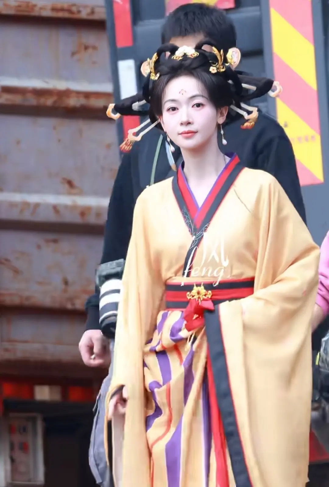 吴谨言新造型真的有点像石矶娘娘的发型！ 