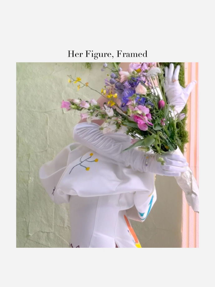 张艺凡从书中走了出来张艺凡要提前过六一了仔细看这件裙子，上面全是小朋友的画——歪