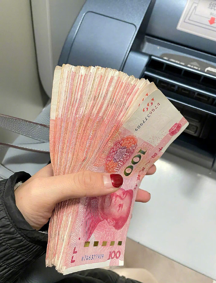 一定要学会跟“越来越赚钱”的人做朋友因为，赚钱的背后藏着一个人的认知、经验和圈子