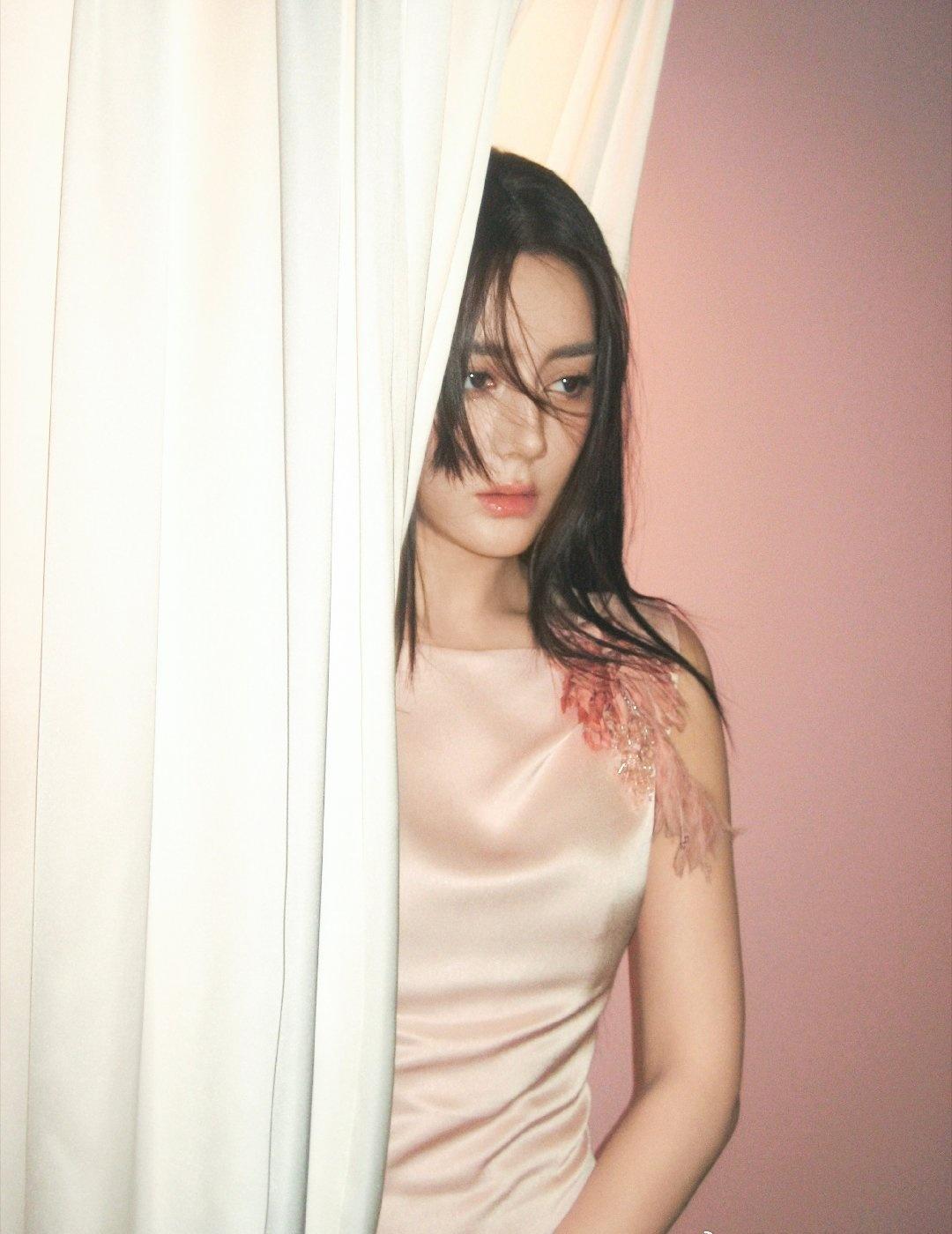 "看看这些怀有美好梦想的年轻人,对未来无所畏惧,会从他们身上再度点燃自己当初的闯