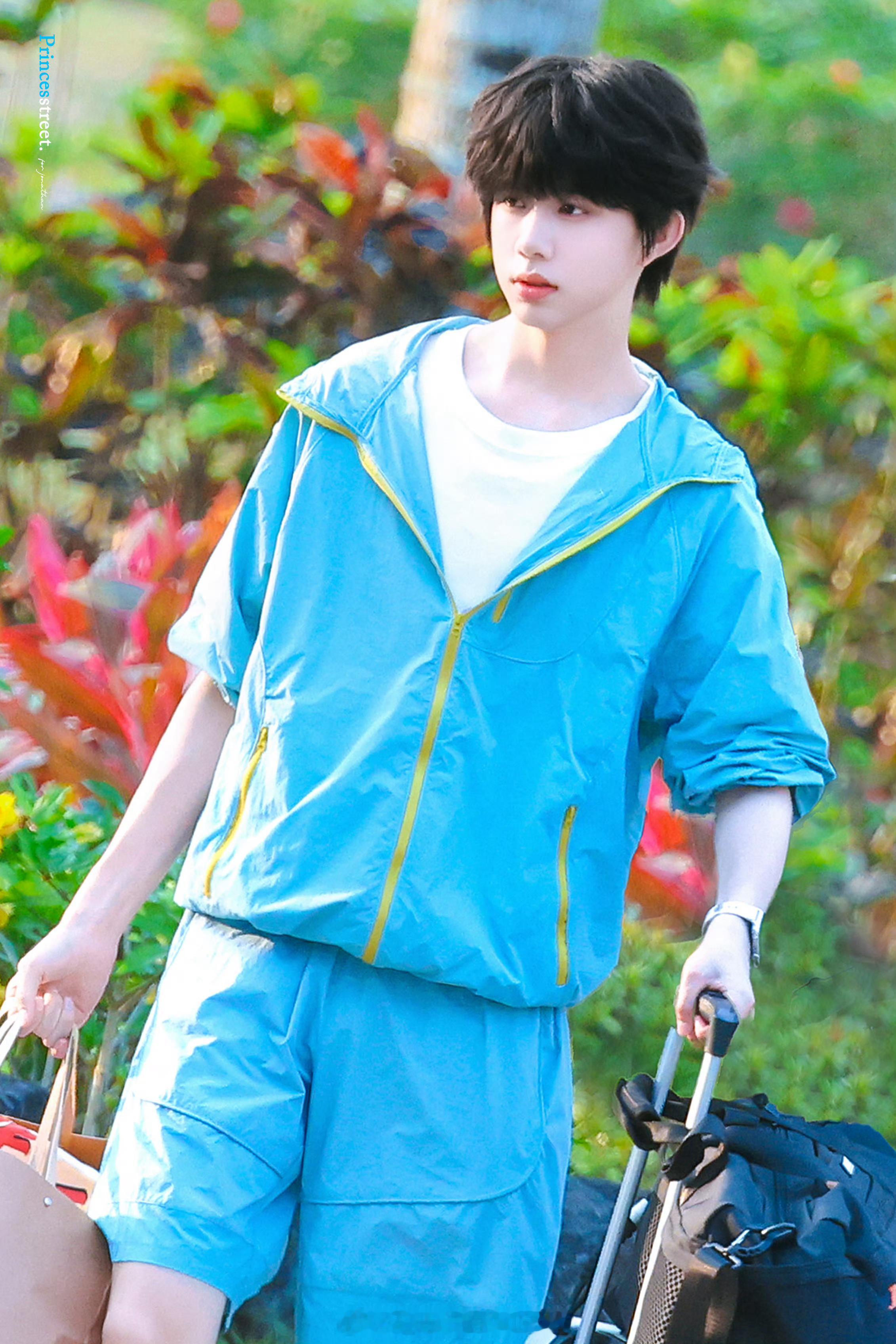 陈奕恒《我们的少年时代2》今日路透阳光帅气的学长，运动风好清爽有型林清源是一天比