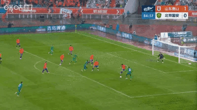 刘洋是山东泰山343阵型的最大短板，左翼卫刘洋被恩科洛洛完爆，导致了山东泰山本赛