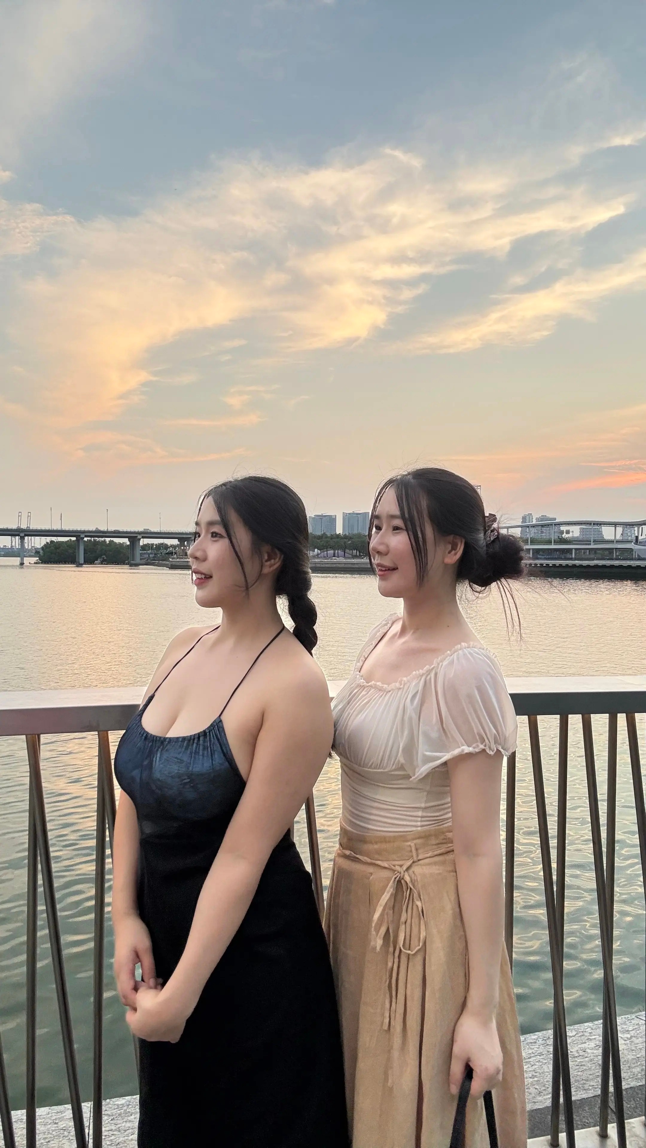 双胞胎姐妹，你觉得像吗？ 