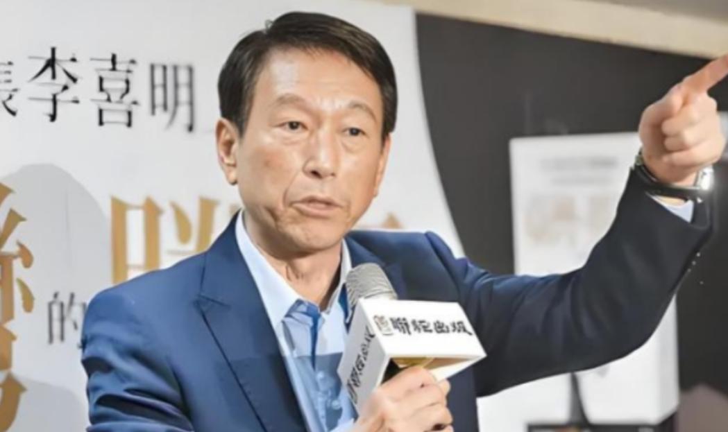 台湾前参谋总长李喜明一席话，让岛内炸锅！他直言解放军不是不敢打，而是时机未到。李